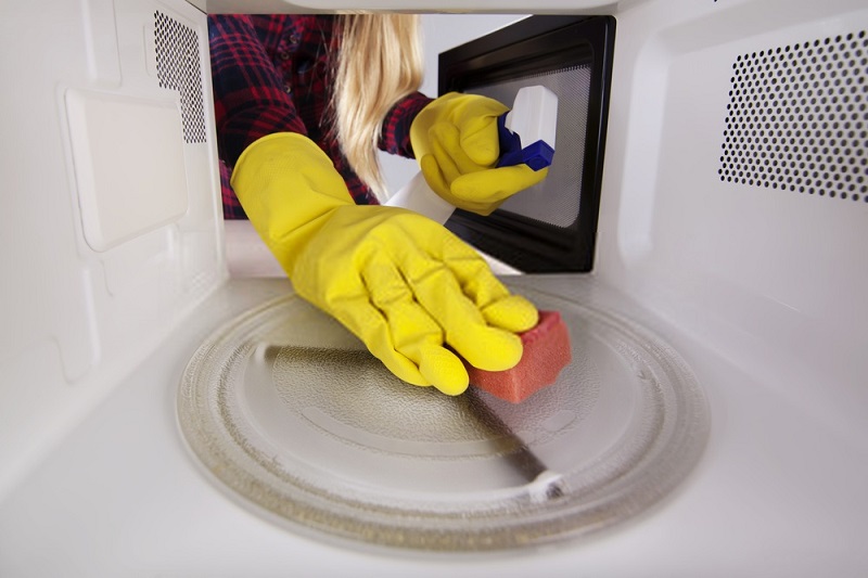 Deodorizing a microwave