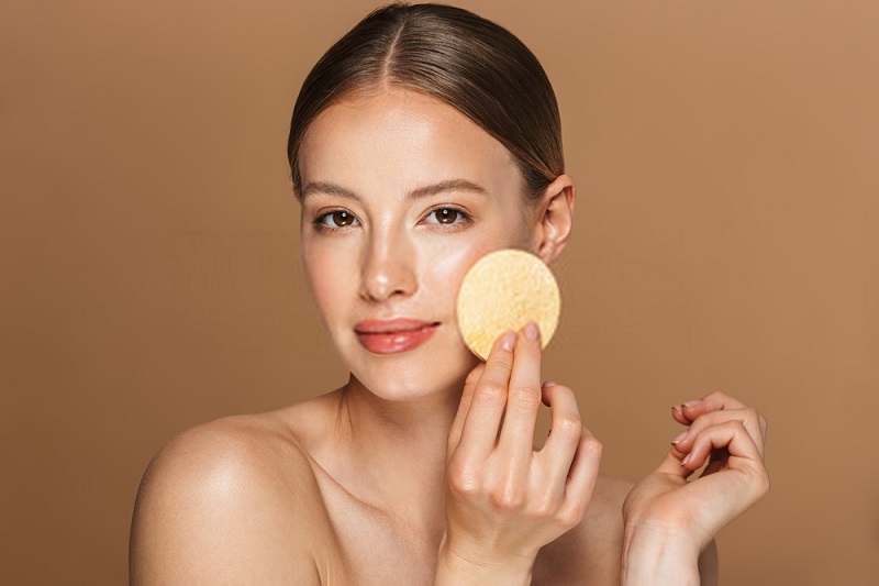 Beauty-Benefits-Of-Coconut-Oil-Coconut-oil-as-a-make-up-remover
