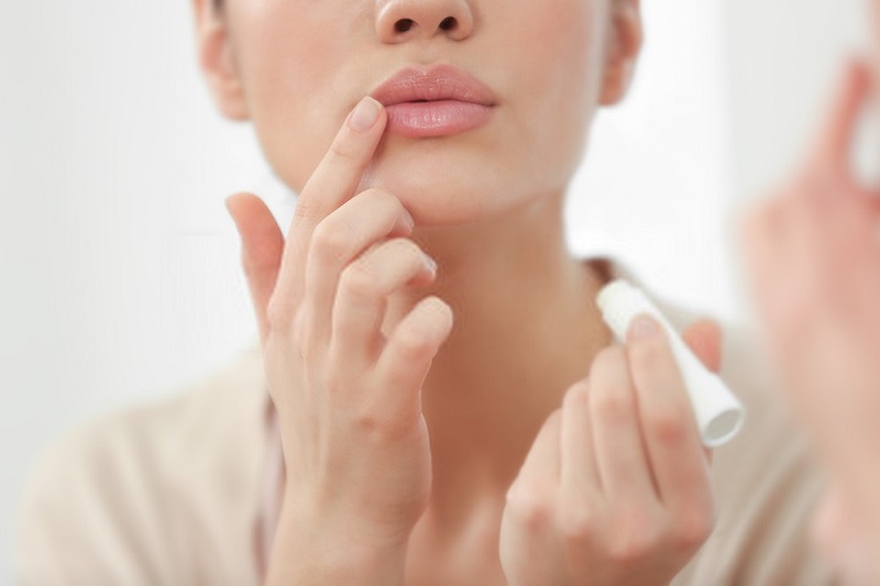 Beauty-Benefits-Of-Coconut-Oil-Coconut-oil-for-lip-care