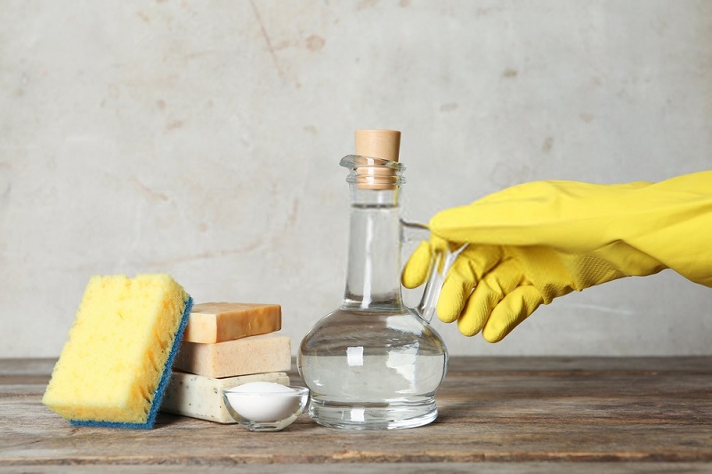 How to clean a microwave with vinegar