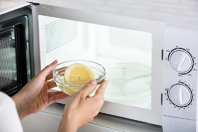 Clean microwave with lemon